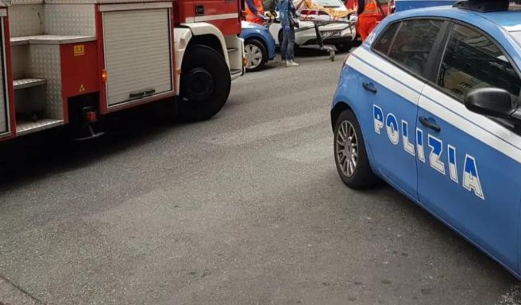 Vuole farla finita lanciandosi dal balcone, giovane salvata da Vvf e Polizia