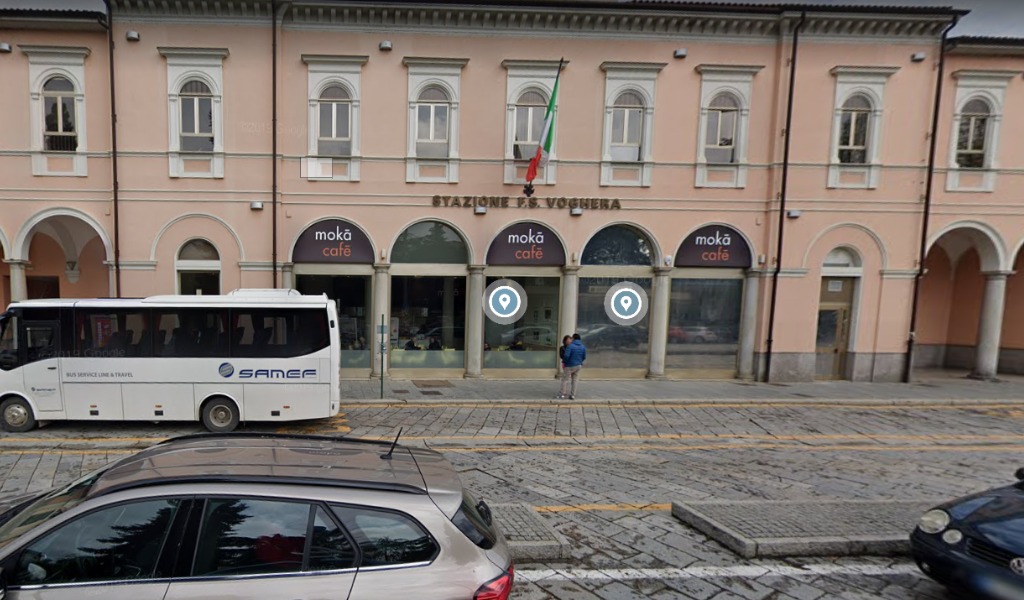 Imbratta con vernice nera alcune aree della stazione di Voghera, 20enne denunciato