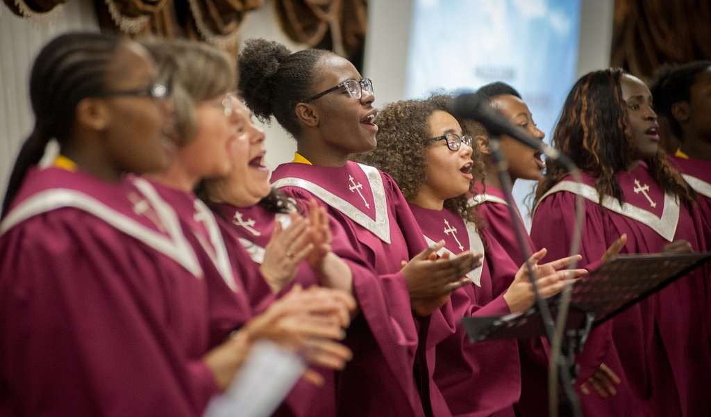 Pavia accende il Natale 2025: domenica 7 dicembre scienza e gospel animaneranno Piazza della Vittoria