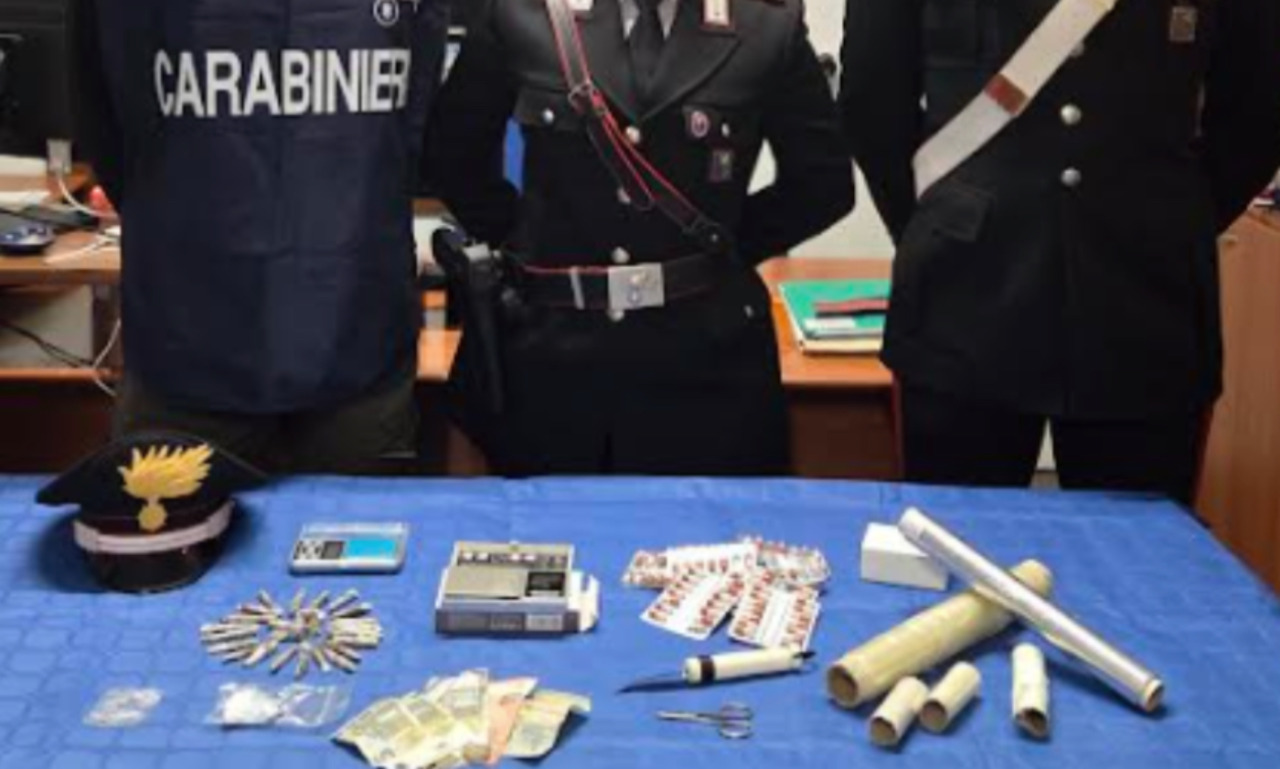 Beccato mentre vende droga, spacciatore 19enne arrestato a Vigevano