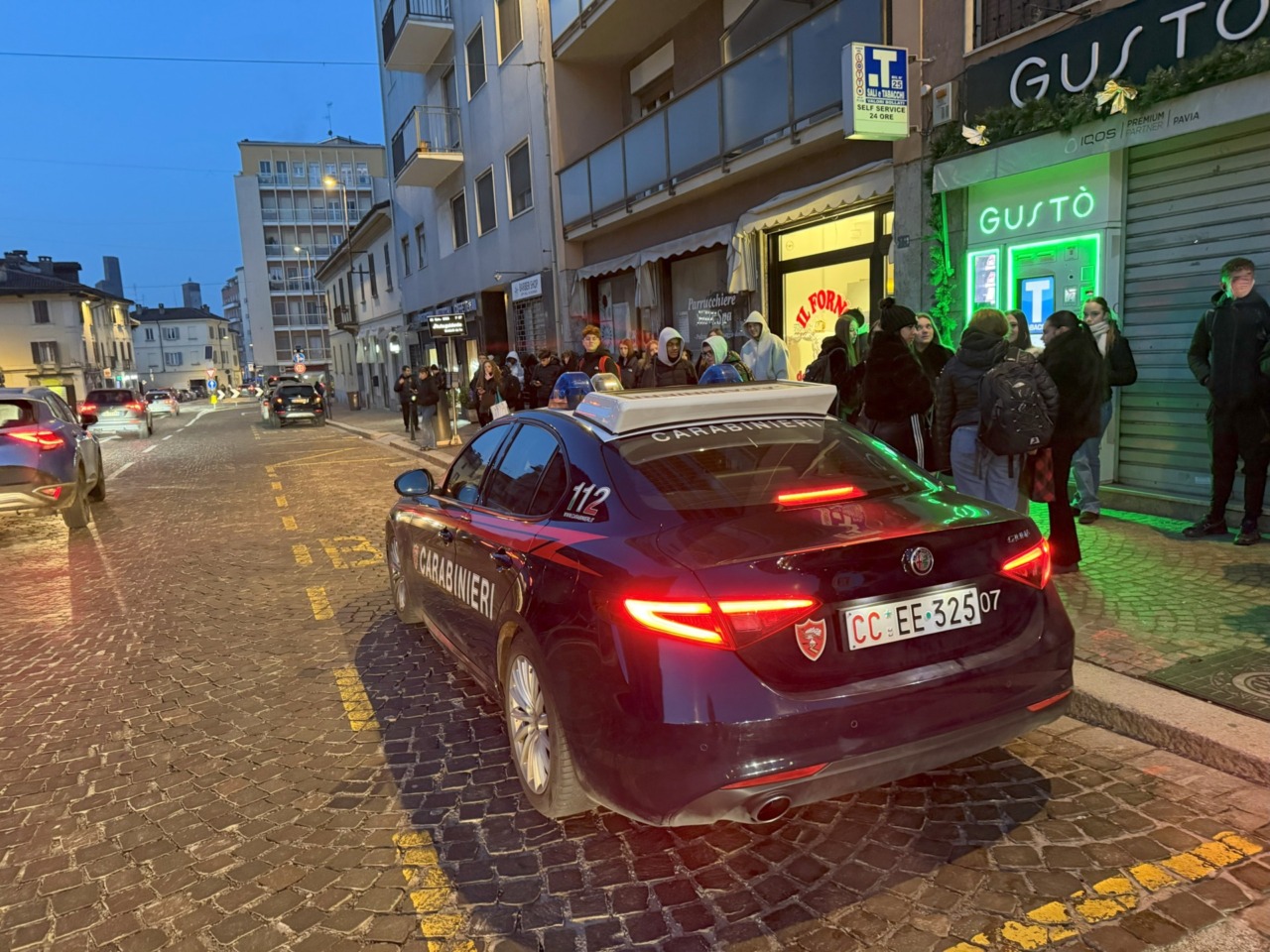 Alla ricerca di coltelli tra i giovani, Centinaio: “Bene controlli rafforzati a Pavia”