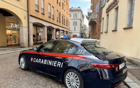 Due giovani brutalmente picchiati in corso Strada Nuova, preso uno degli aggressori