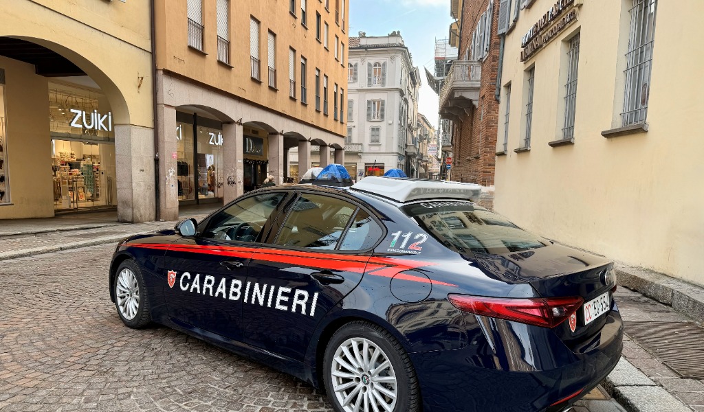 Due giovani brutalmente picchiati in corso Strada Nuova, preso uno degli aggressori