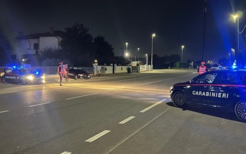 Targa dell’auto falsificata e spaccio di stupefacenti: quattro persone denunciate