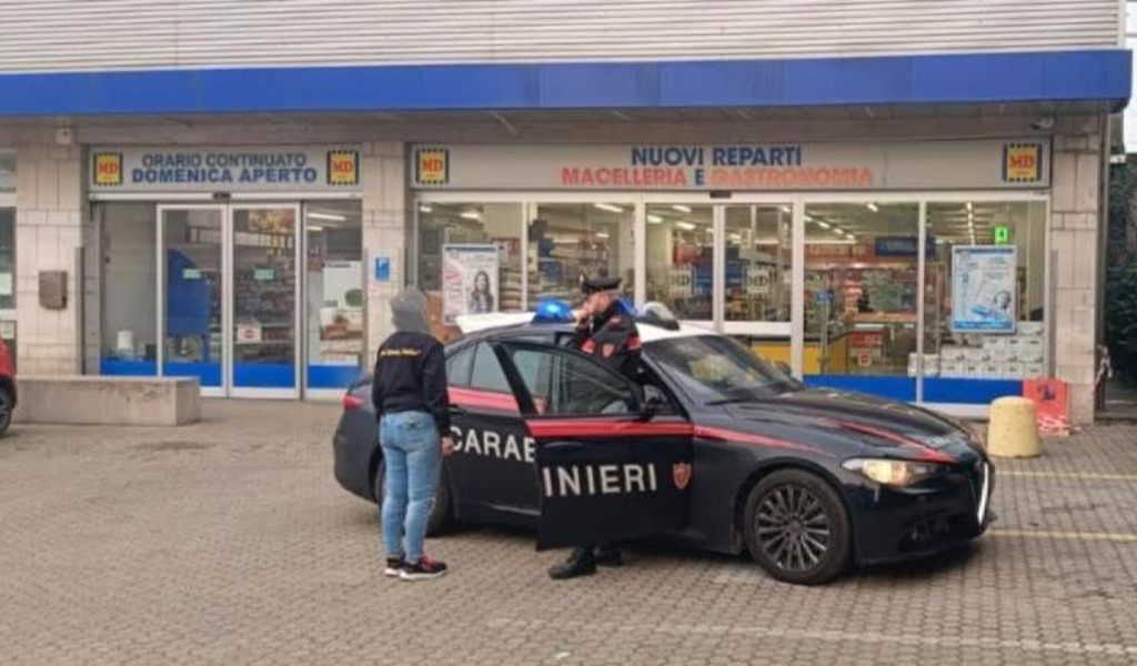 Evade dai domiciliari per compiere un furto in un supermercato: 36enne finisce in carcere