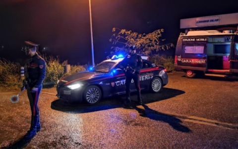 Alla guida ubriaco e senza patente: 27enne trovato con tasso alcolico quattro volte oltre i limiti