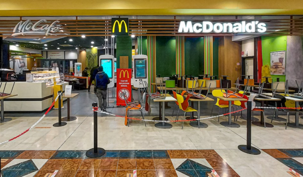 Spray al peperoncino al McDonald’s di San Martino Siccomario: evacuato il locale
