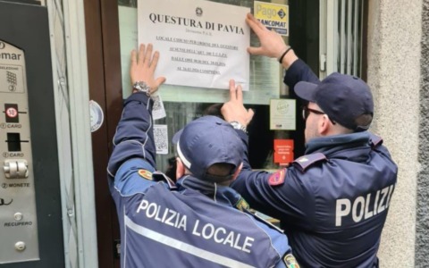 Discoteca abusiva nel seminterrato: chiuso per un mese bar del centro storico di Pavia
