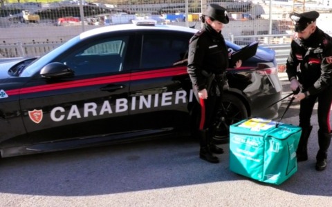 Un rene in “supercar”: i Carabinieri trasportano l’organo da Pavia ad Ancona per un trapianto urgente