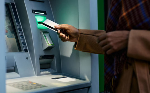 Truffe ai bancomat per 500mila dollari in California: 30enne ricercato arrestato nel Pavese