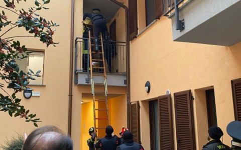 Tensione a Casorate Primo, si barrica in casa per ore: salvato dalle forze dell’ordine