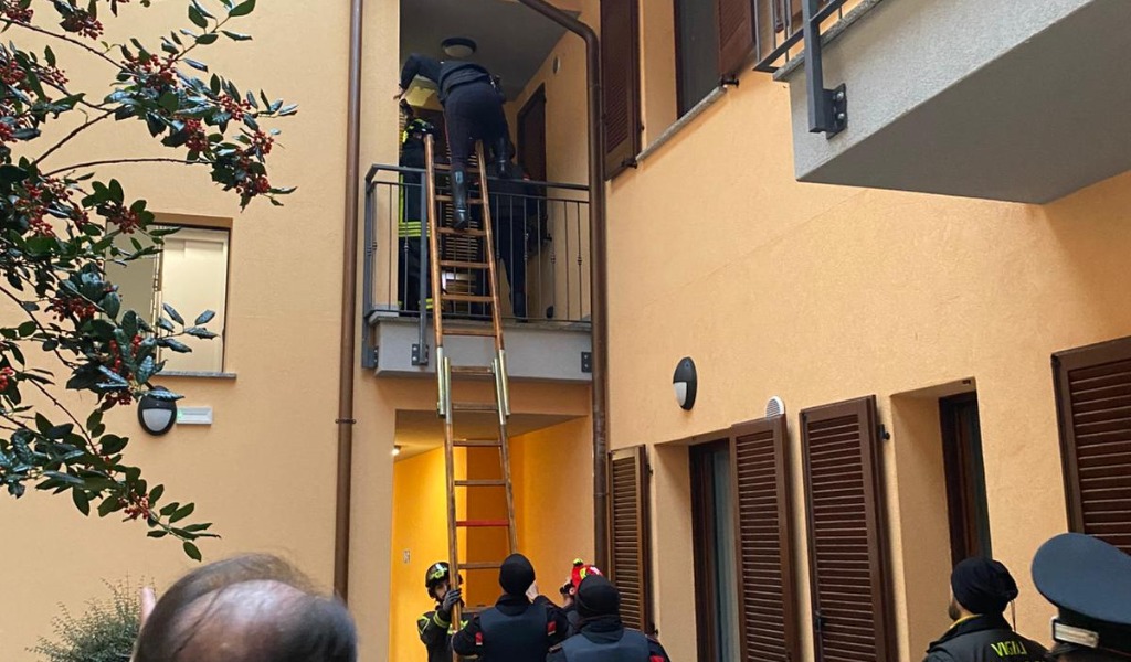 Tensione a Casorate Primo, si barrica in casa per ore: salvato dalle forze dell’ordine