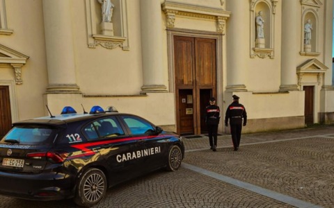 Furti nelle chiese di Corteolona e Stradella: rubate le offerte dei fedeli e la bici del parroco