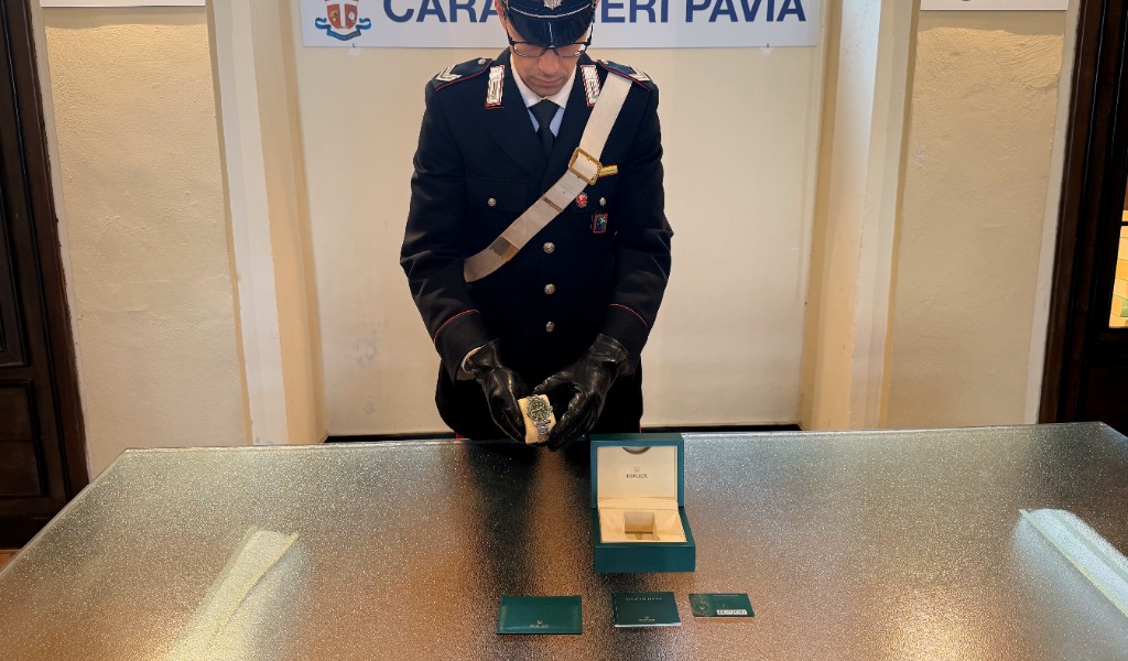 Truffa sventata a Pavia: anziano tenta di vendere a un gioielliere un orologio falso da 17mila euro