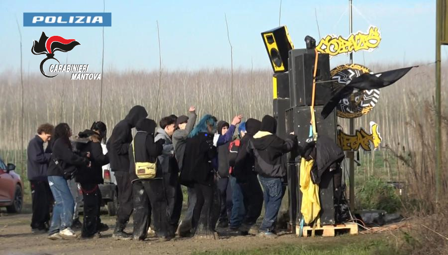 Rave party abusivo nel Mantovano: c’erano anche giovani di Pavia tra i 42 denunciati del “blitz sul Po”