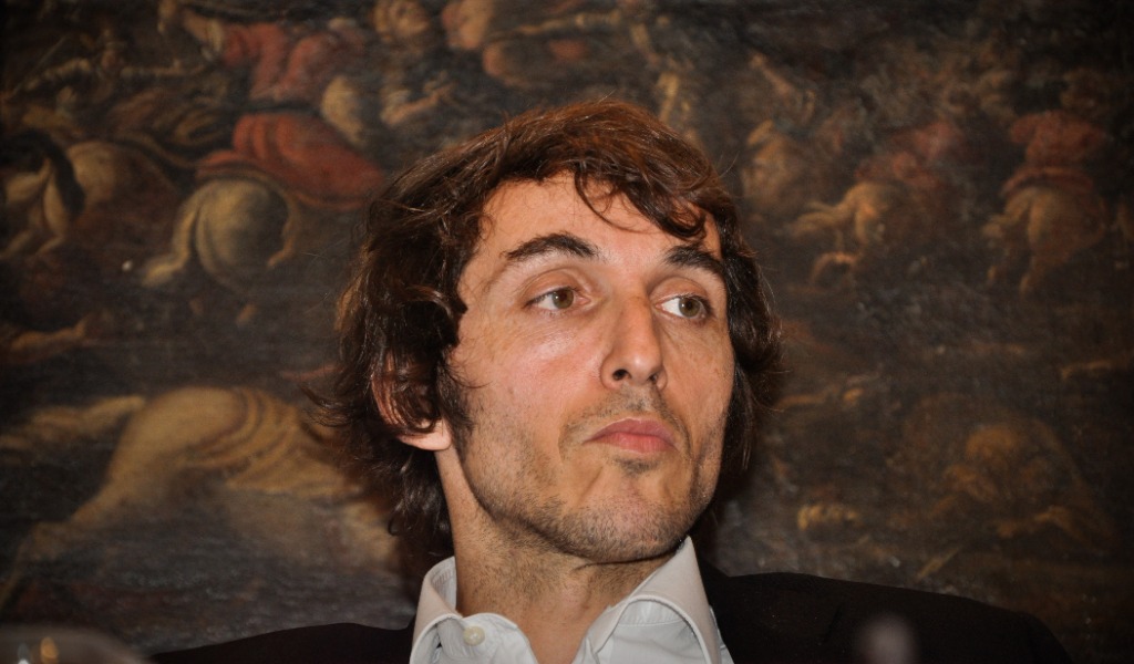 Giuseppe Cruciani a Fortunago: il “cattivo ragazzo” della radio porta la sua “Via Crux” in Oltrepò