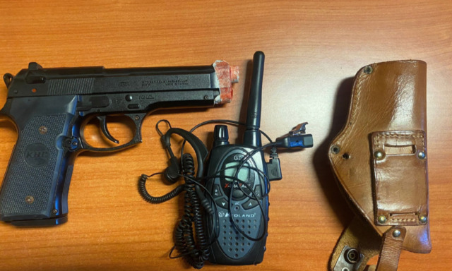 Party di Carnevale a Salice Terme, minorenne beccato con una pistola da softair irregolare