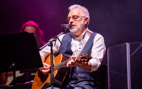Davide Van De Sfroos a Vigevano con la Folkestra: un concerto tra folk e sinfonia