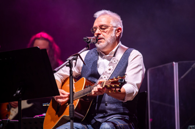 Davide Van De Sfroos a Vigevano con la Folkestra: un concerto tra folk e sinfonia