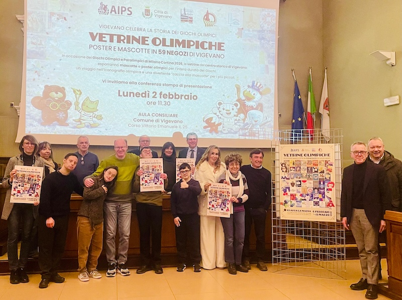 Vigevano celebra le Olimpiadi con “Vetrine Olimpiche”: un viaggio tra mascotte e poster storici