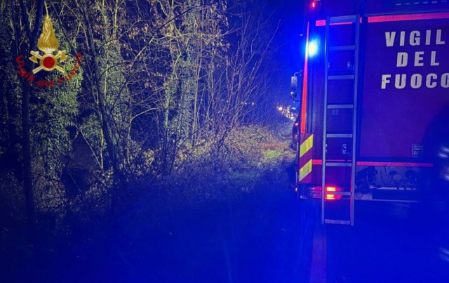 Incidente stradale a Belgioioso: auto si ribalta, conducente 22enne incastrato nell’abitacolo