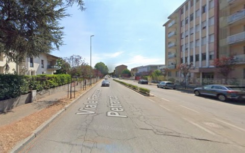 Ciclista investito da un’auto: gravissimo in ospedale