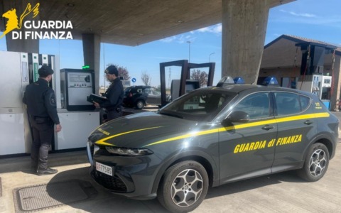 Caro carburanti, in provincia di Pavia scoperte irregolarità: scattano le sanzioni