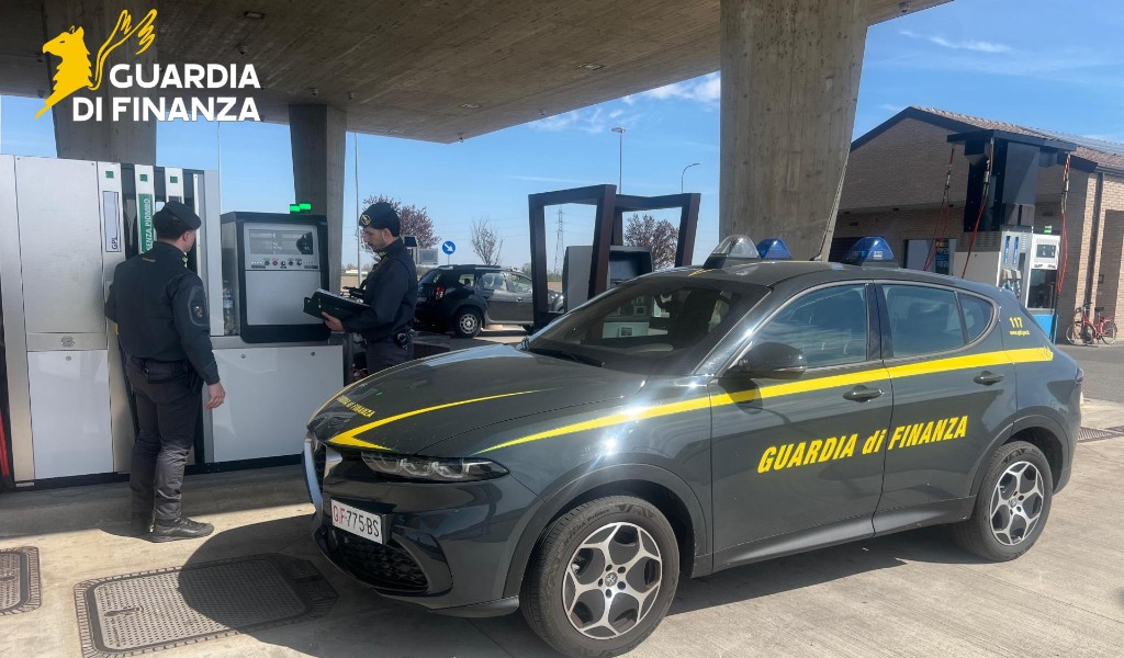 Caro carburanti, in provincia di Pavia scoperte irregolarità: scattano le sanzioni