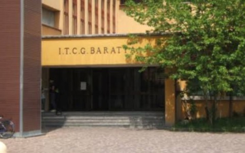 Panico al “Baratta”, identificato il giovane con la pistola: è un minore di Voghera