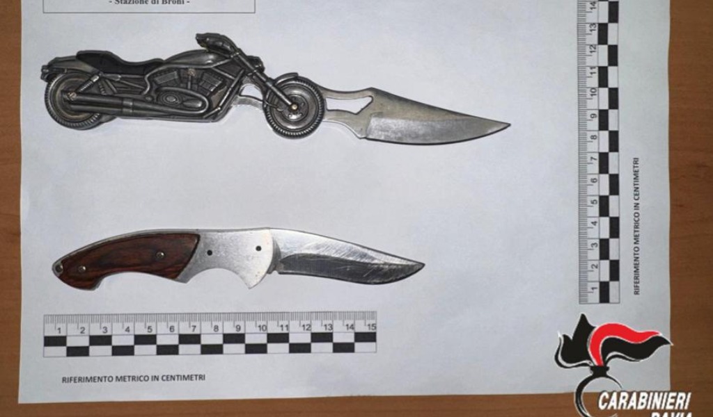 Follia a Broni, lite per gelosia degenera: uno dei contendenti trovato con due coltelli