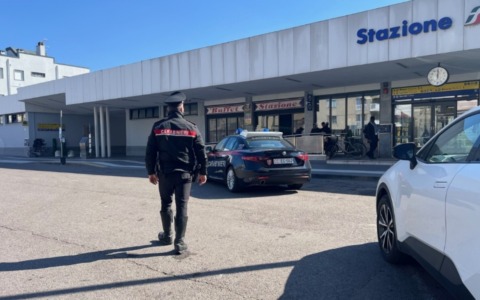 Fine della corsa in stazione a Vigevano: Carabinieri rintracciano e arrestano latitante