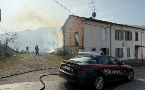 Incendio a Bagnaria: Carabinieri salvano un’anziana intrappolata dalle fiamme