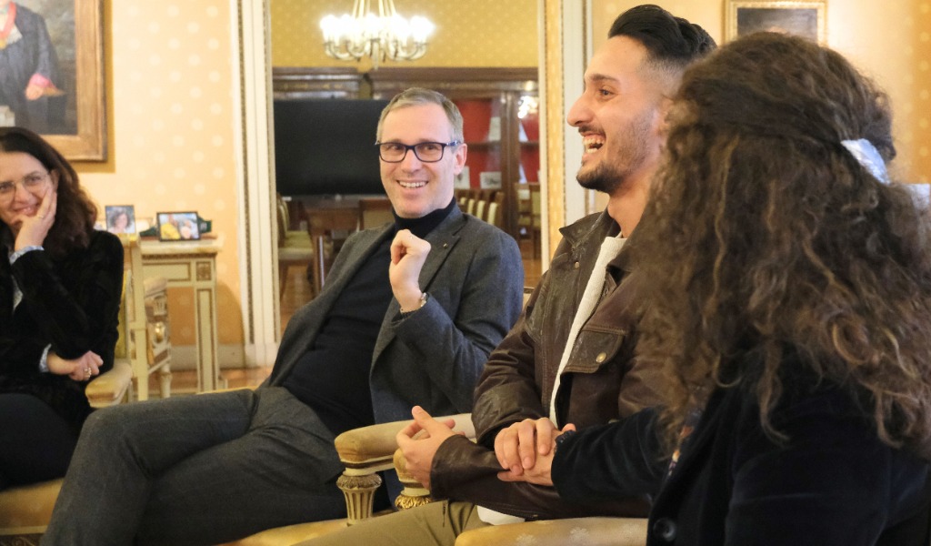 Coppia finanzia borse di studio per studenti provenienti da Gaza: l’incontro in università a Pavia