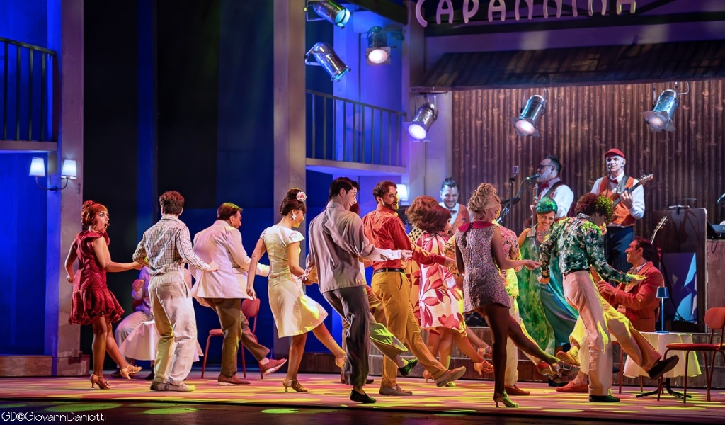 Il musical che celebra l’estate italiana sbarca al Fraschini: a Pavia arriva “Sapore di Mare”