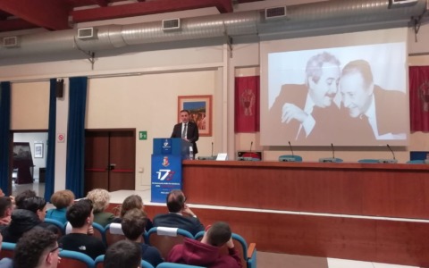 Pavia: studenti a lezione di legalità con il Vicario del Questore