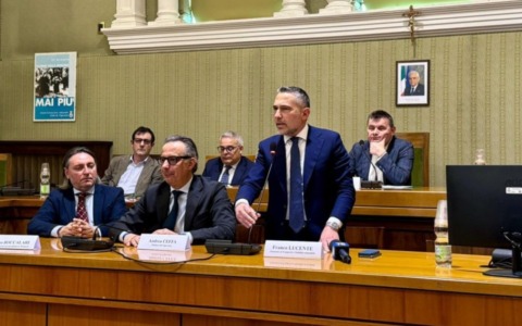 Vertice sulla linea ferroviaria Milano-Mortara: “Più investimenti e nuovi treni per ridurre i disagi”