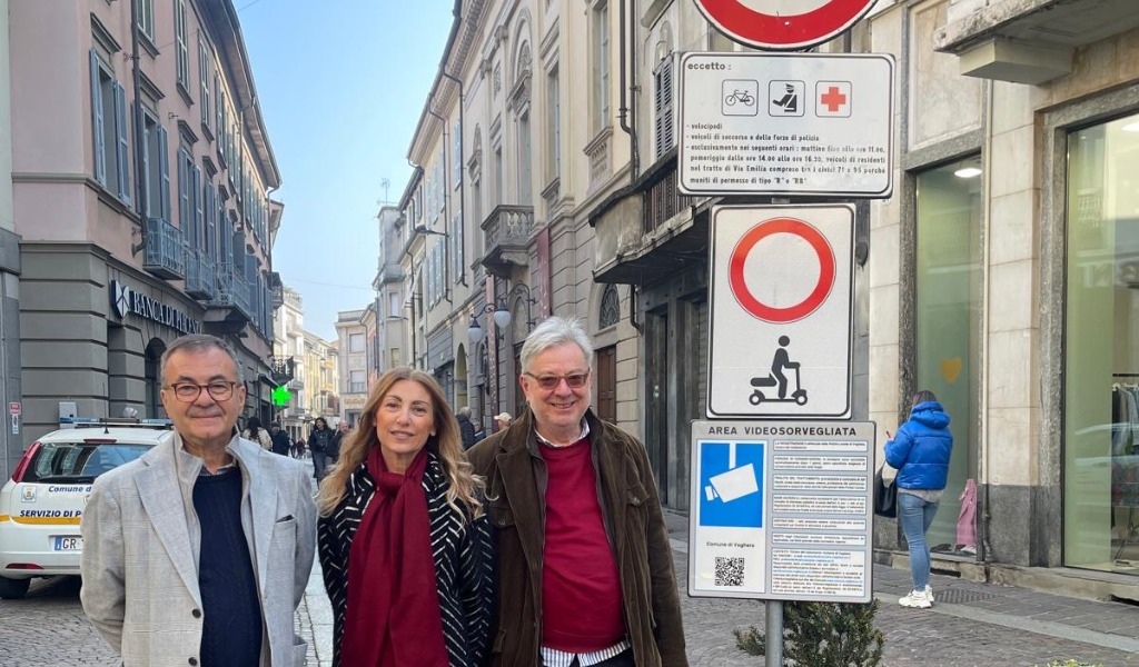 Stop ai monopattini in un tratto di via Emilia a Voghera: la sicurezza pedonale prima di tutto