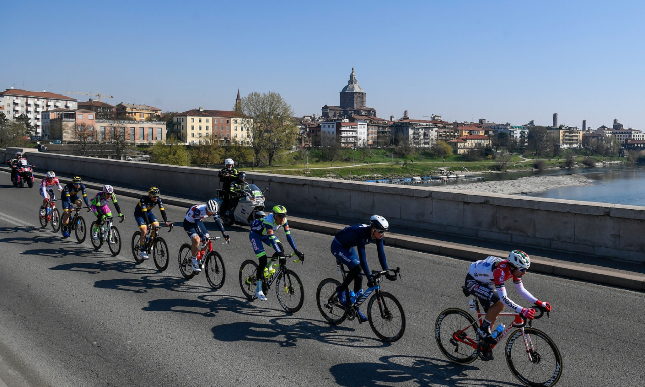 Parte da Pavia la Milano-Sanremo, il sindaco: “Che orgoglio accogliere i corridori più forti del mondo”
