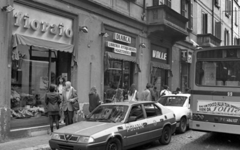 “Vetrine nel tempo”: in 80 fotografie un viaggio nella memoria commerciale di Pavia