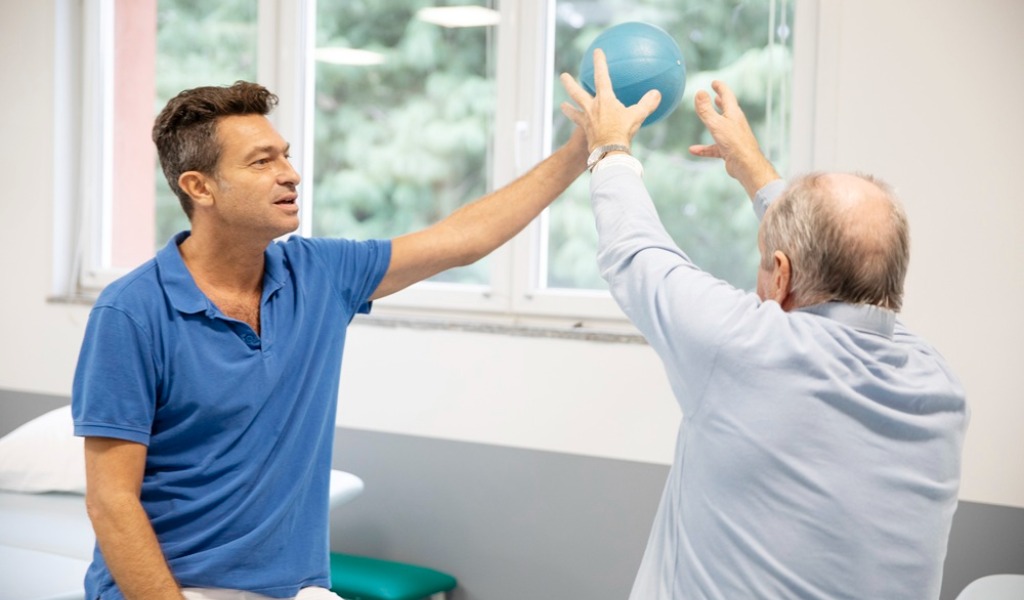 Lesioni del midollo spinale, anche dopo i 70 anni il recupero è possibile