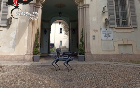 “Milano – Sanremo” a Pavia: allarme per uno zaino sospetto. Ci pensa “Saetta”, il cane robot