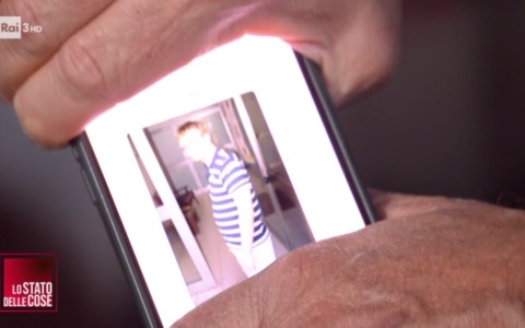 In TV la foto inedita di Alberto Stasi in maniche corte e senza graffi dopo il delitto di Garlasco