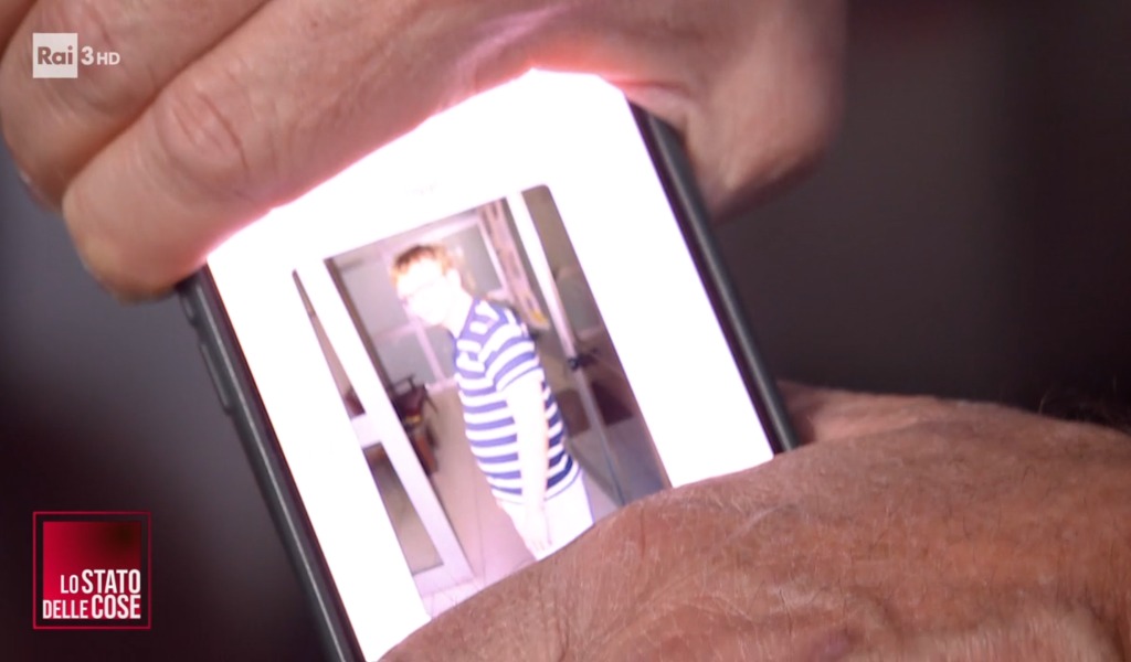 In TV la foto inedita di Alberto Stasi in maniche corte e senza graffi dopo il delitto di Garlasco