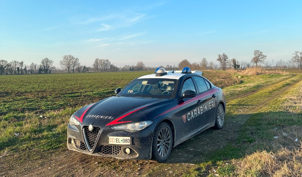 Smantellata la rete dei “pusher tecnologici” nelle campagne pavesi: sequestrati 7 chili di droga