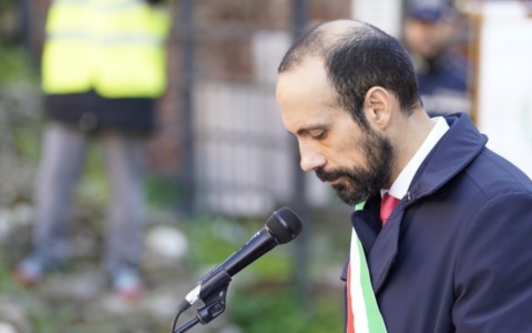 Pavia si ferma nel ricordo del crollo della Torre Civica: 37 anni di memoria e dolore