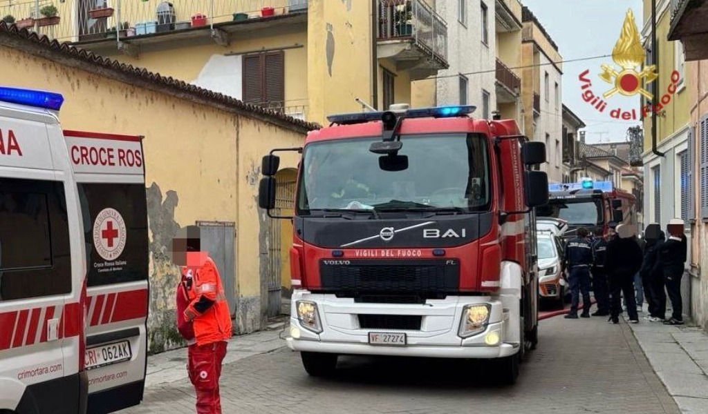 Incendio in appartamento a Mortara, le fiamme causano danni ingenti