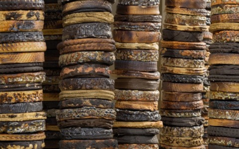 Un abbraccio tra terra e cielo: “Origine”, la nuova scultura di Maria Cristina Carlini nella collezione degli Horti di Pavia