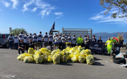 Detenuti del carcere di Pavia in campo con Plastic Free e Seconda Chance per ripulire il Castello Visconteo
