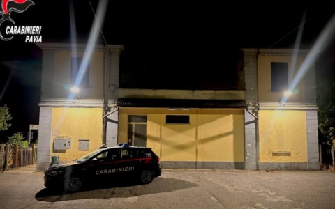 Atti osceni in treno davanti a una studentessa: interviene il capotreno