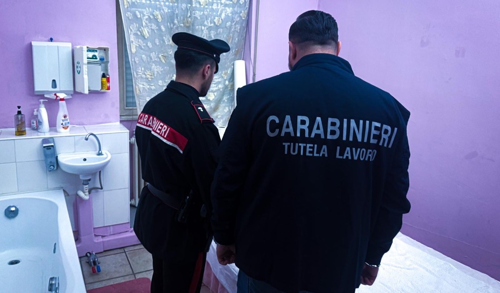 Controlli rivelano irregolarità nel centro massaggi: maxi-multa e attività sospesa
